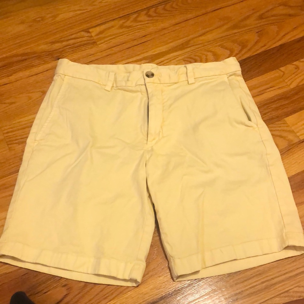 Vineyard Vines Pale Yellow Men’s Flat Front Shorts